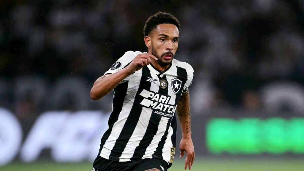 Botafogo quer manter Vitinho e fixa preço em quase R$ 98 milhões Botafogo quer manter Vitinho e fixa preço em quase R$ 98 milhões