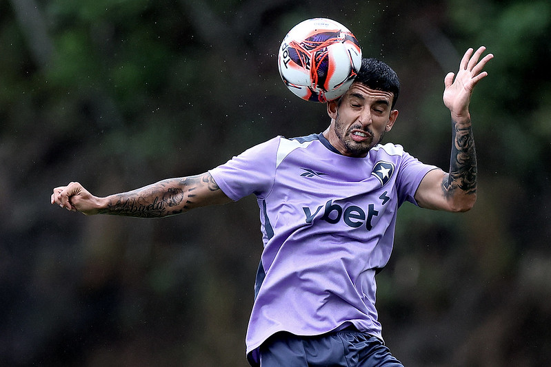 Botafogo corre para quitar dívidas e blindar elenco antes do Brasileirão