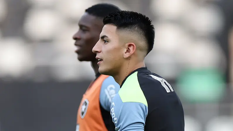 Textor rebate e promete valores futuros por Luiz Henrique e Almada para Botafogo Textor rebate e promete valores futuros por Luiz Henrique e Almada para Botafogo