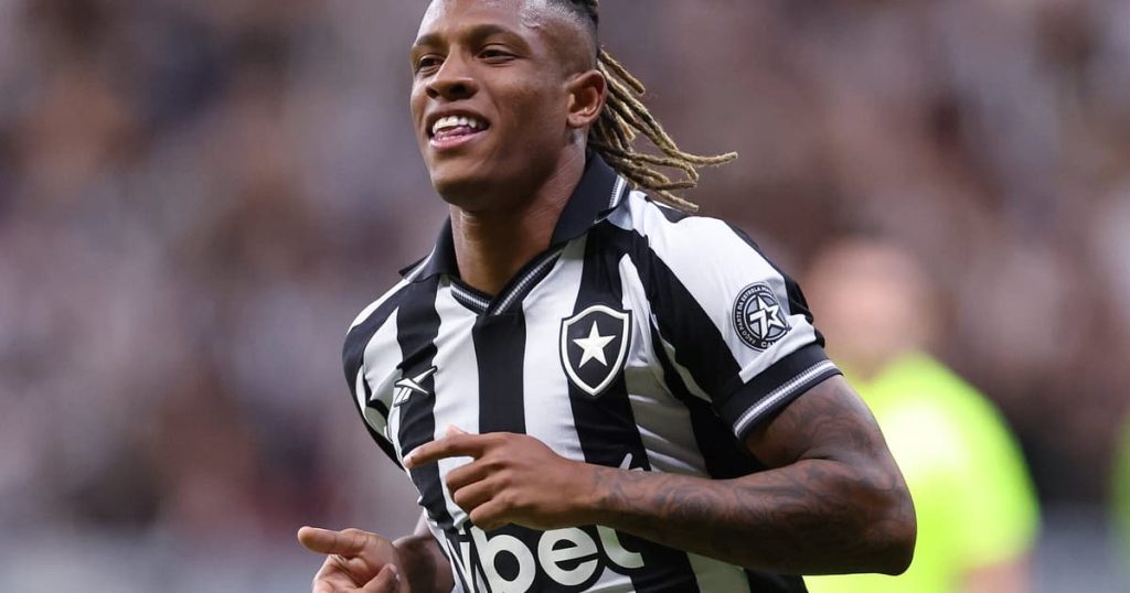 Danilo se reapresenta ao Botafogo e segue sem definição de futuro Danilo se reapresenta ao Botafogo e segue sem definição de futuro