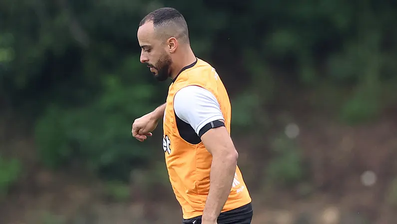Arthur Cabral luta contra lesão crônica na região lombar para atuar no Botafogo Arthur Cabral luta contra lesão crônica na região lombar para atuar no Botafogo