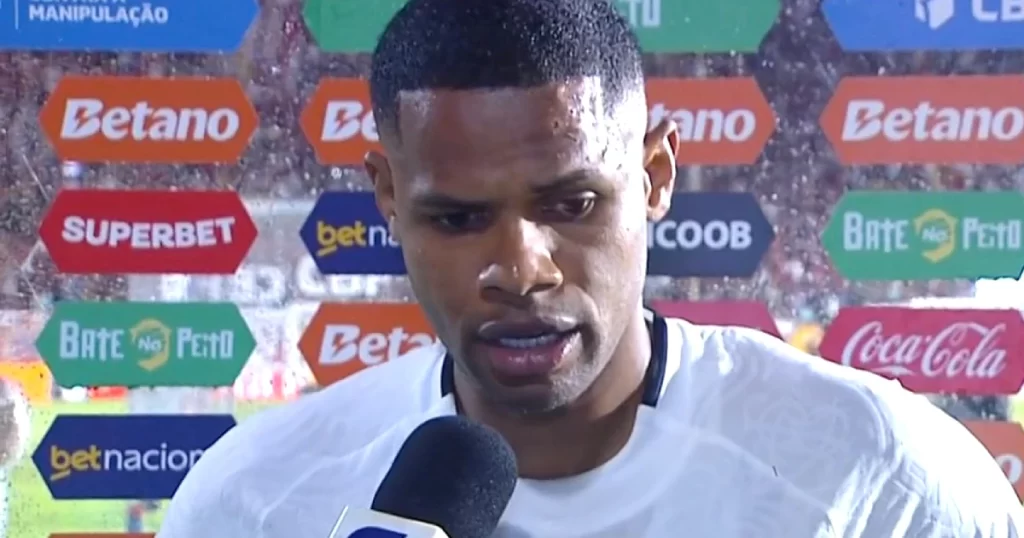 Júnior Santos desabafa contra arbitragem após momento ruim do Botafogo Júnior Santos desabafa contra arbitragem após momento ruim do Botafogo