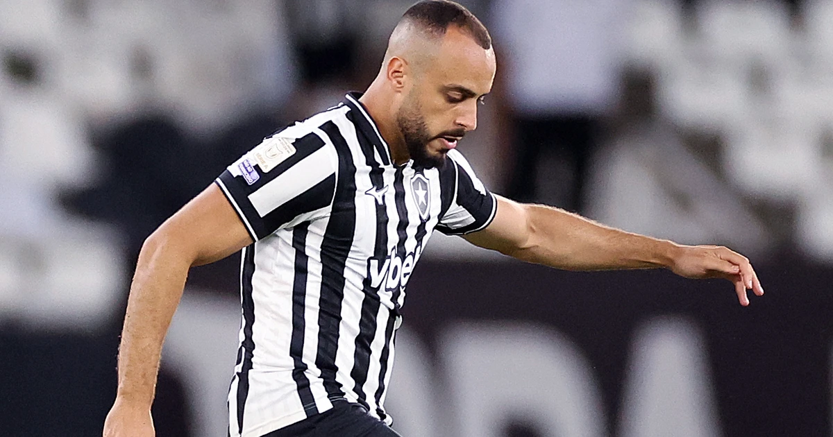 Arthur Cabral tem proposta do Tigres e pode deixar o Botafogo esta semana