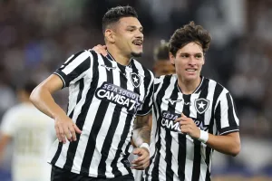 Gol de Tiquinho acaba com jejum de atacantes do Botafogo após três meses Gol de Tiquinho acaba com jejum de atacantes do Botafogo após três meses