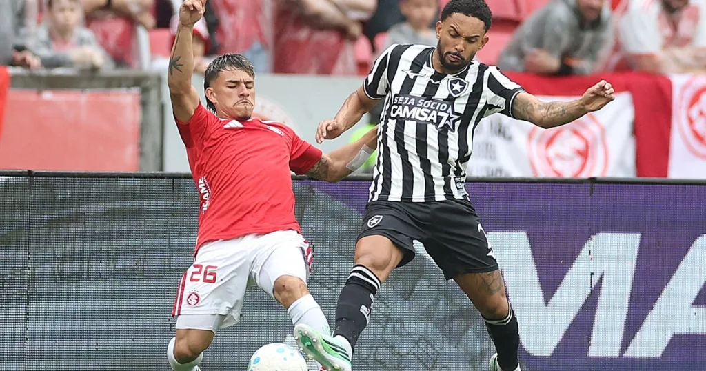 Botafogo sofre derrota amarga para o Internacional e segue em risco no Brasileirão