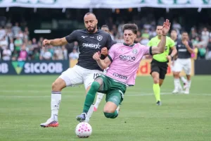 Arthur Cabral completa 15 jogos sem gols e empata seu pior jejum no Botafogo